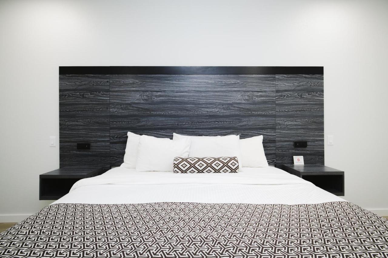 Sapphire Inn & Suites Deer Park Zewnętrze zdjęcie