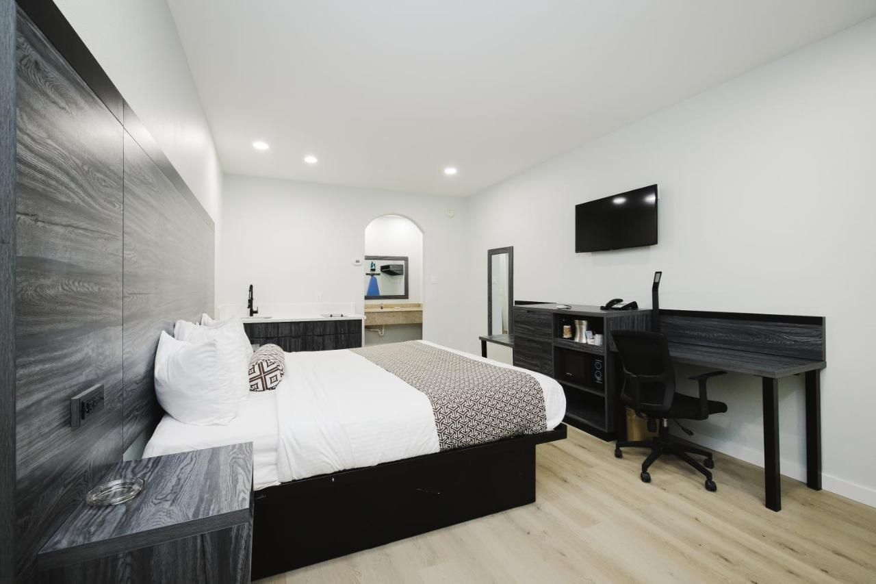 Sapphire Inn & Suites Deer Park Zewnętrze zdjęcie