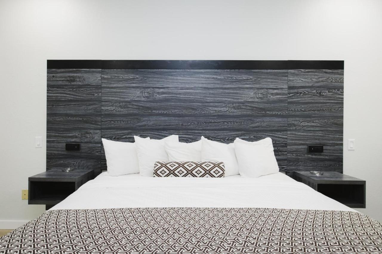 Sapphire Inn & Suites Deer Park Zewnętrze zdjęcie