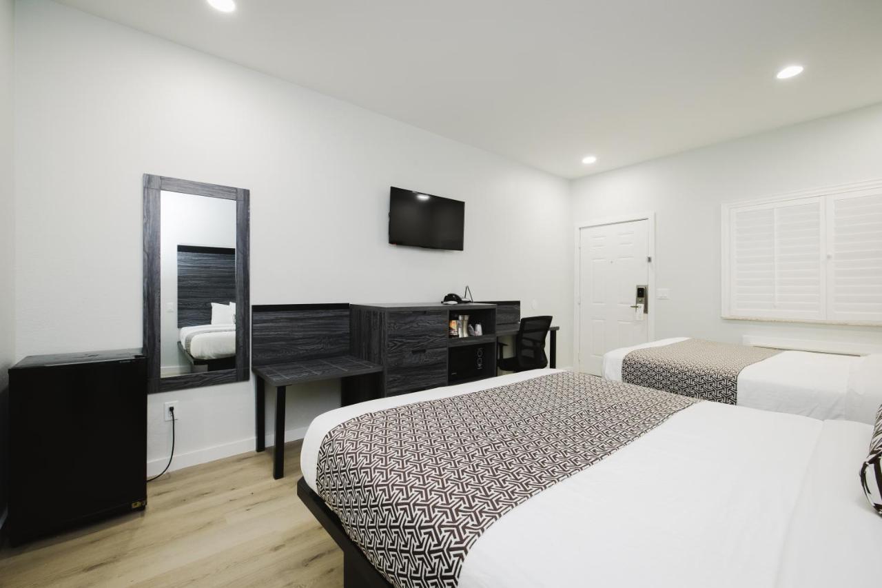 Sapphire Inn & Suites Deer Park Zewnętrze zdjęcie