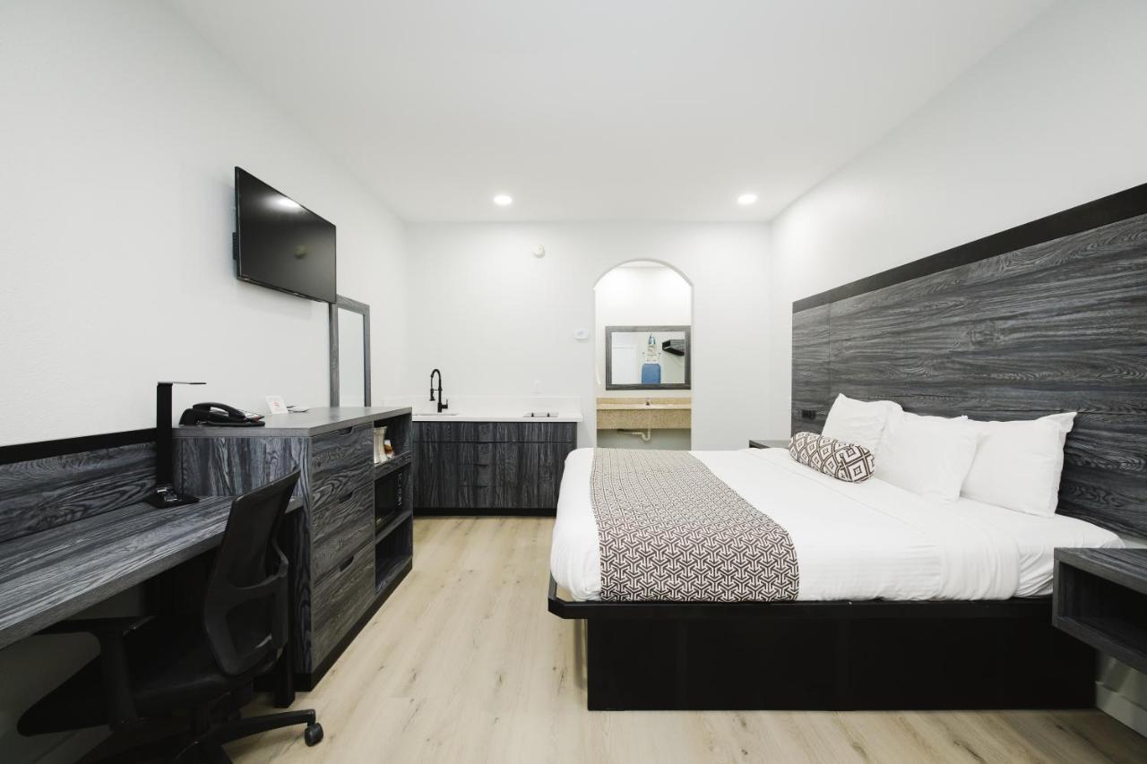 Sapphire Inn & Suites Deer Park Zewnętrze zdjęcie