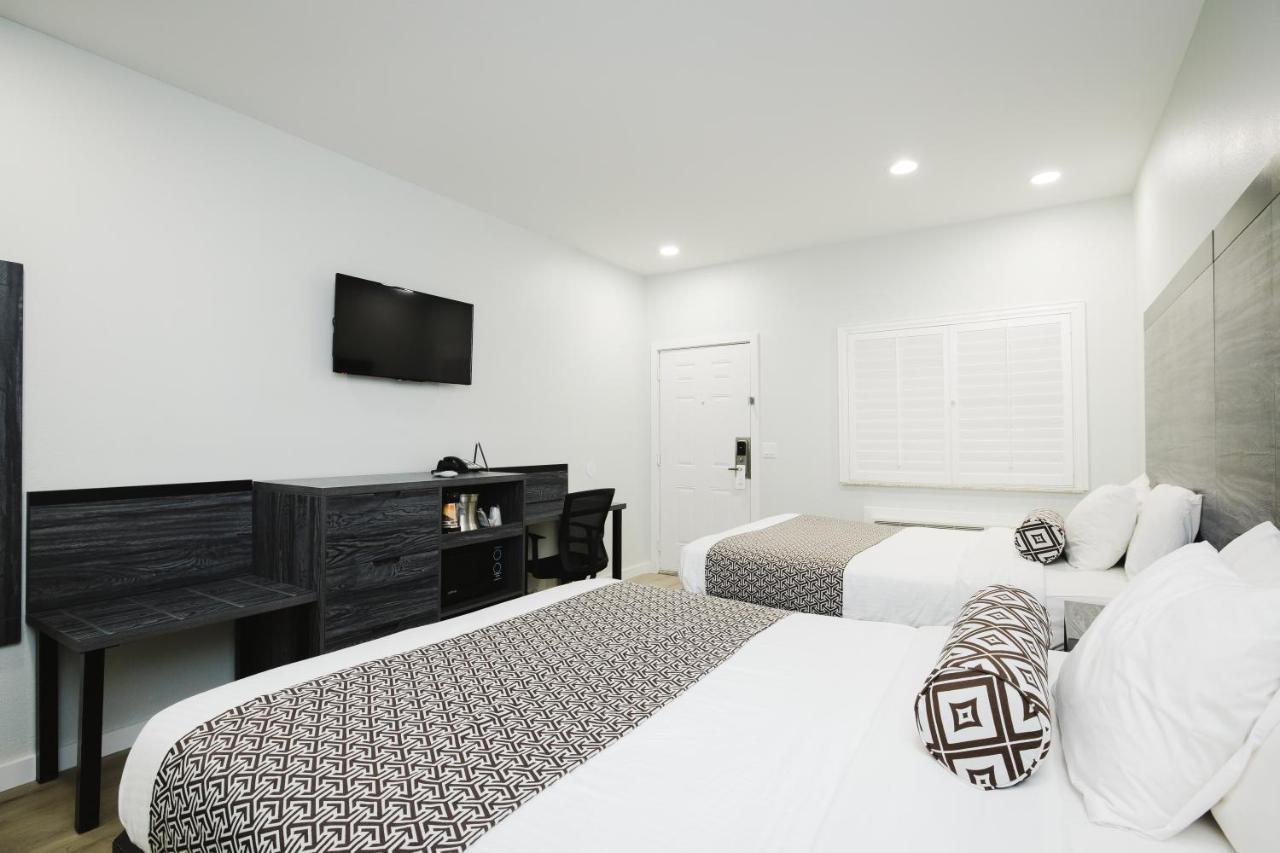 Sapphire Inn & Suites Deer Park Zewnętrze zdjęcie