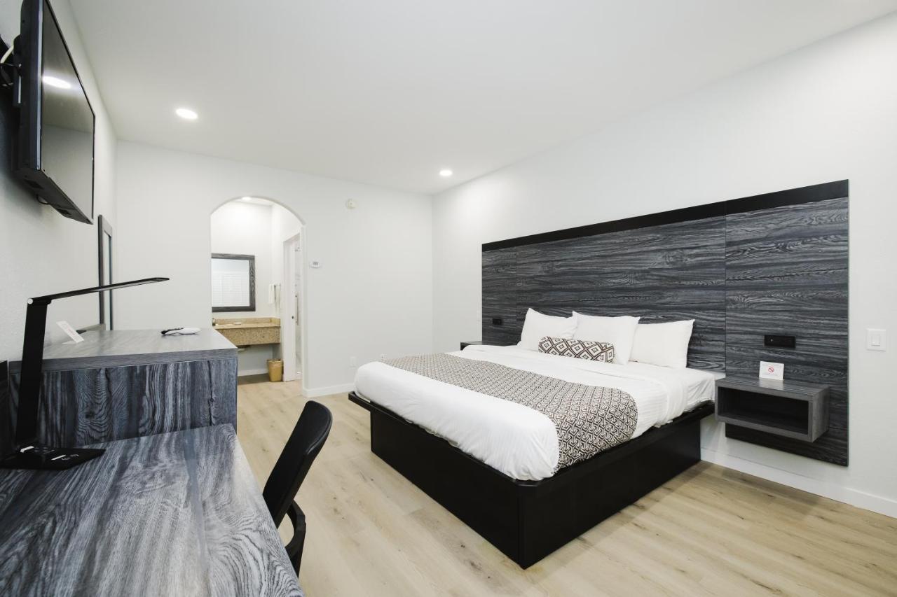 Sapphire Inn & Suites Deer Park Zewnętrze zdjęcie