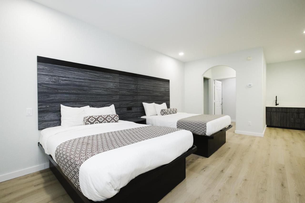 Sapphire Inn & Suites Deer Park Zewnętrze zdjęcie