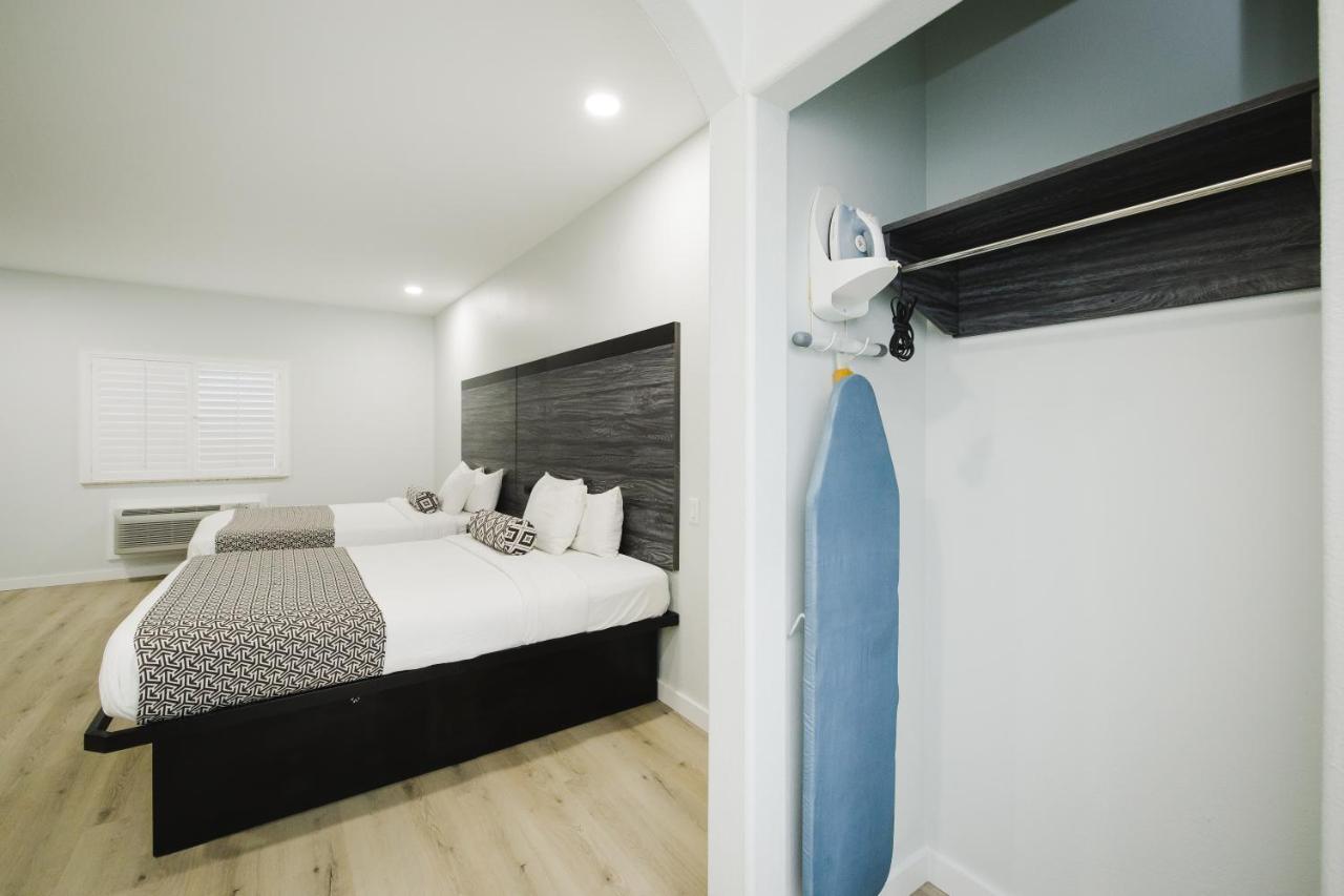 Sapphire Inn & Suites Deer Park Zewnętrze zdjęcie